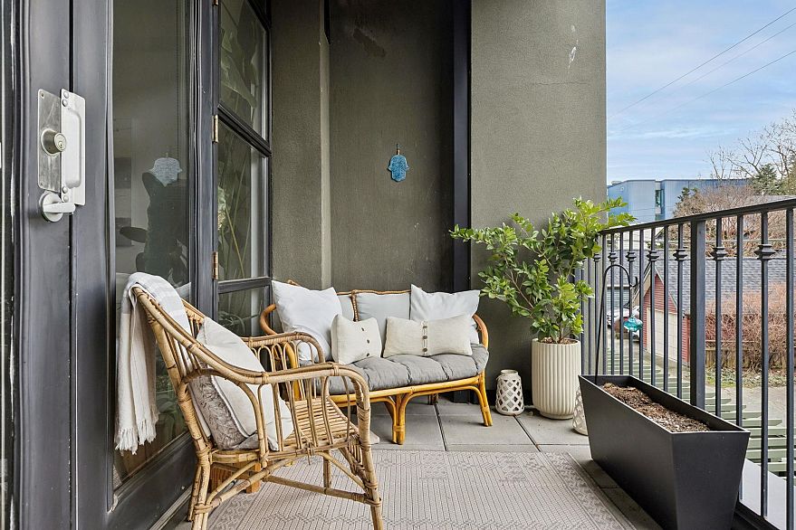 10 2156 W 12th Avenue