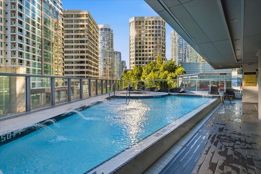 2206 1111 Alberni Street