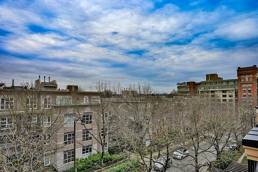 407 2175 Salal Drive