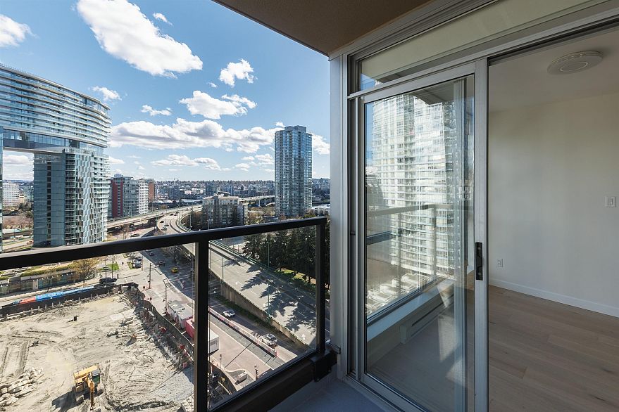 1403 989 Beatty Street