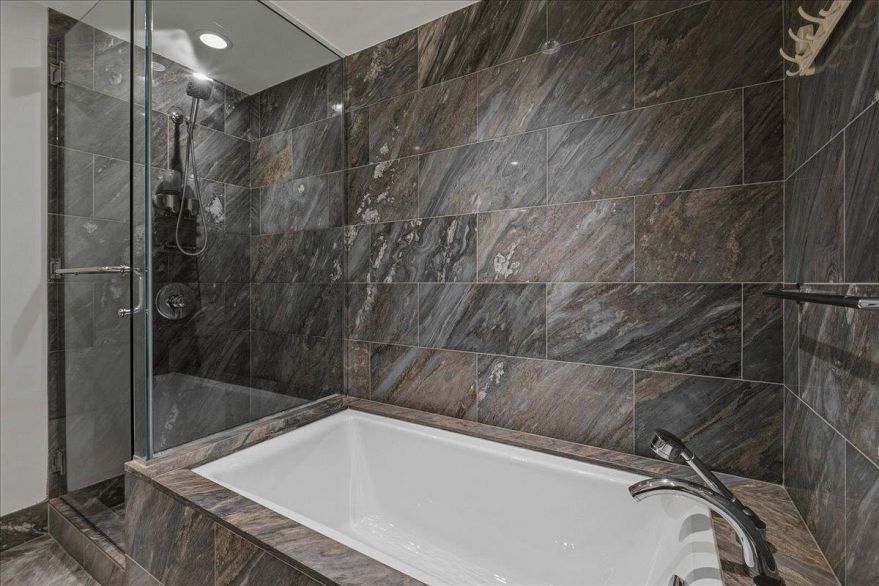 2206 1111 Alberni Street