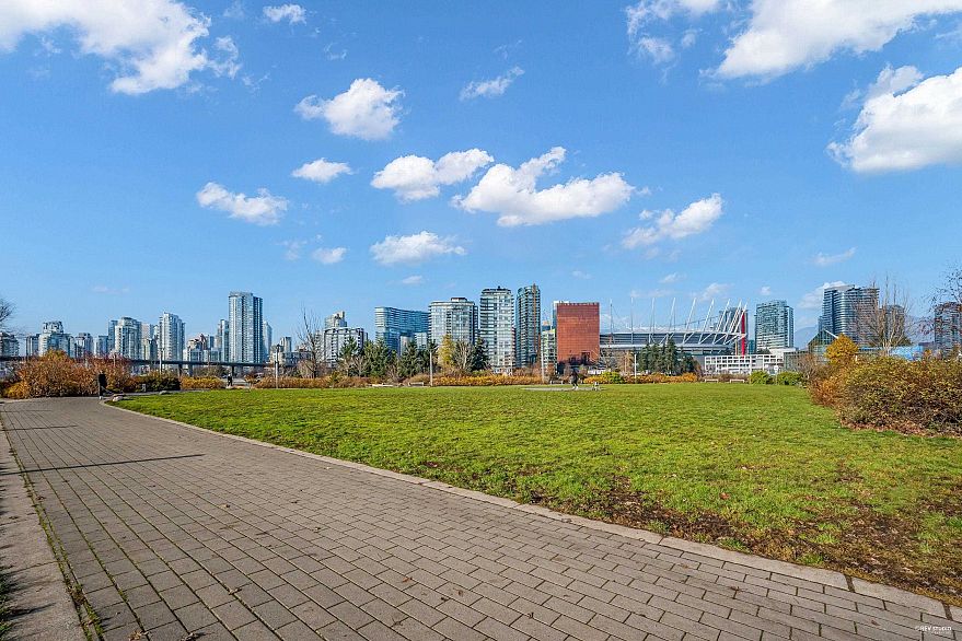 704 181 W 1st Avenue