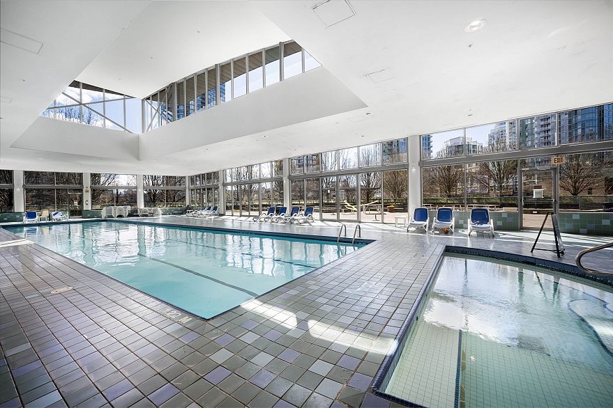 702 1008 Cambie Street