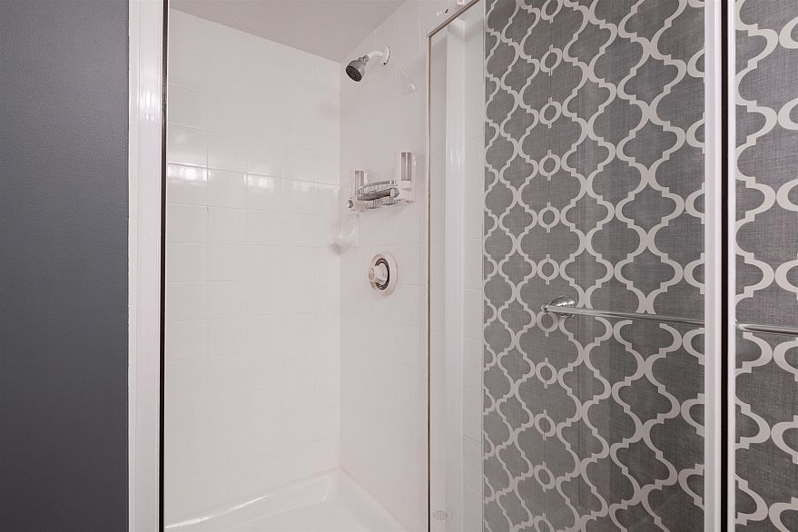 101 8460 Jellicoe Street