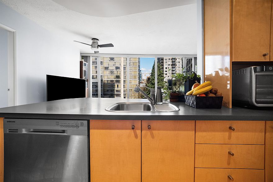 702 1008 Cambie Street