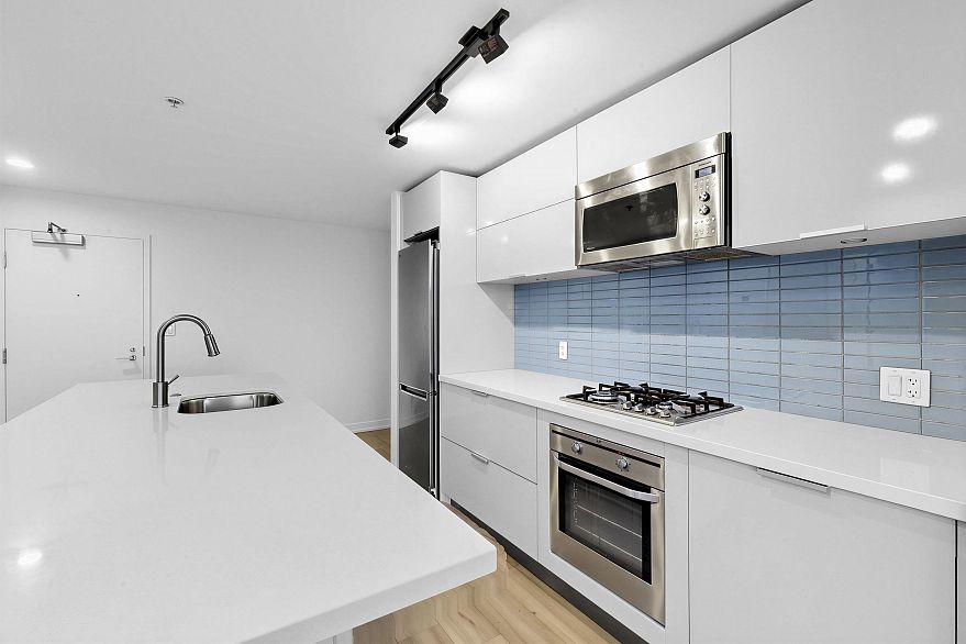 2702 108 W Cordova Street