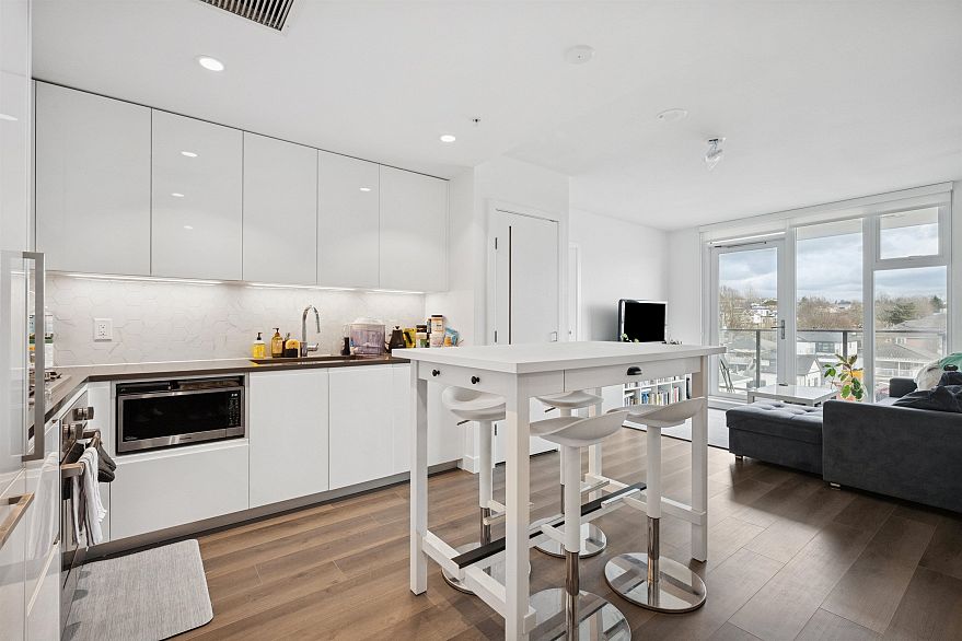 506 8121 Chester Street