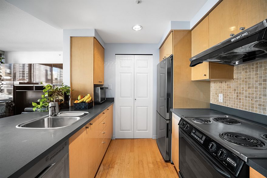 702 1008 Cambie Street