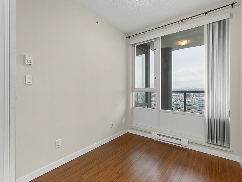 3805 1033 Marinaside Crescent