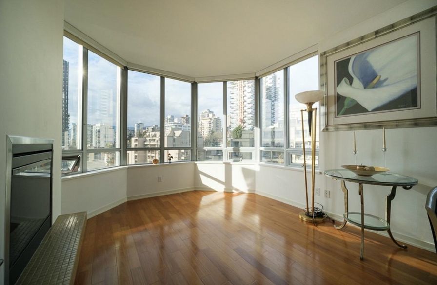 806 1005 Beach Avenue