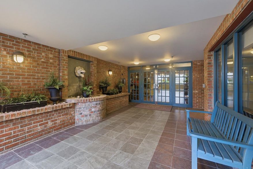 207 5760 Hampton Place