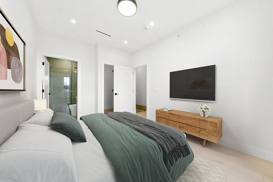 1 3274 E 44th Avenue