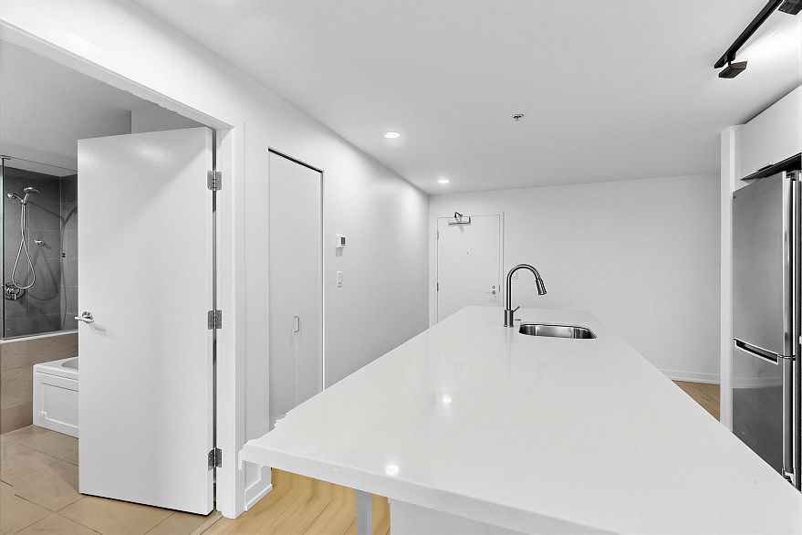 2702 108 W Cordova Street