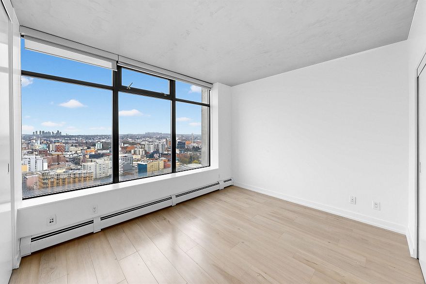 2702 108 W Cordova Street