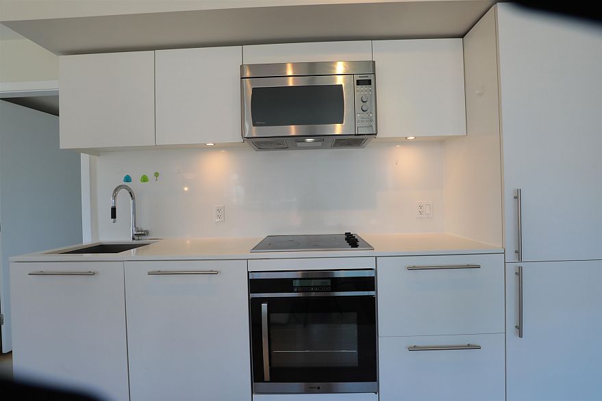 908 999 Seymour Street