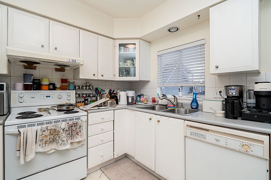 156 E 53rd Avenue