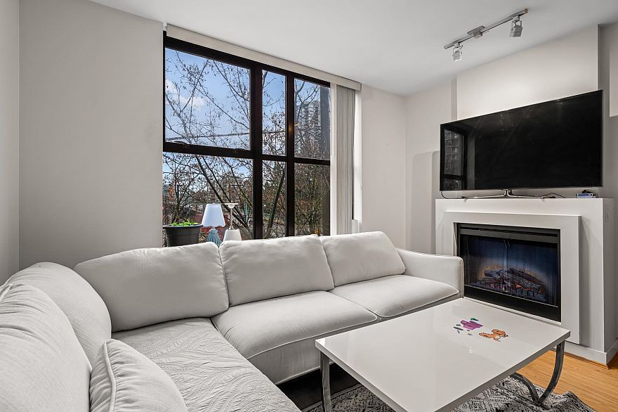 305 989 Beatty Street