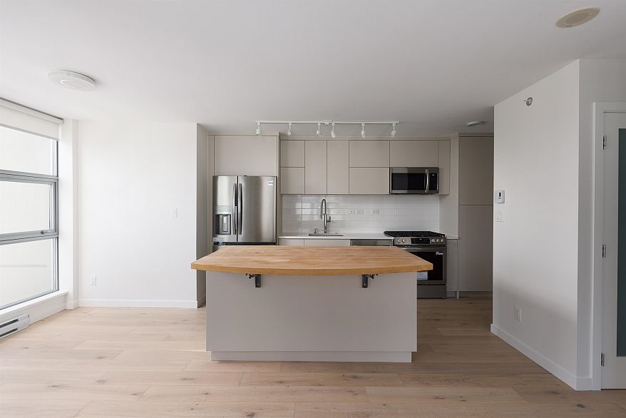 1403 989 Beatty Street