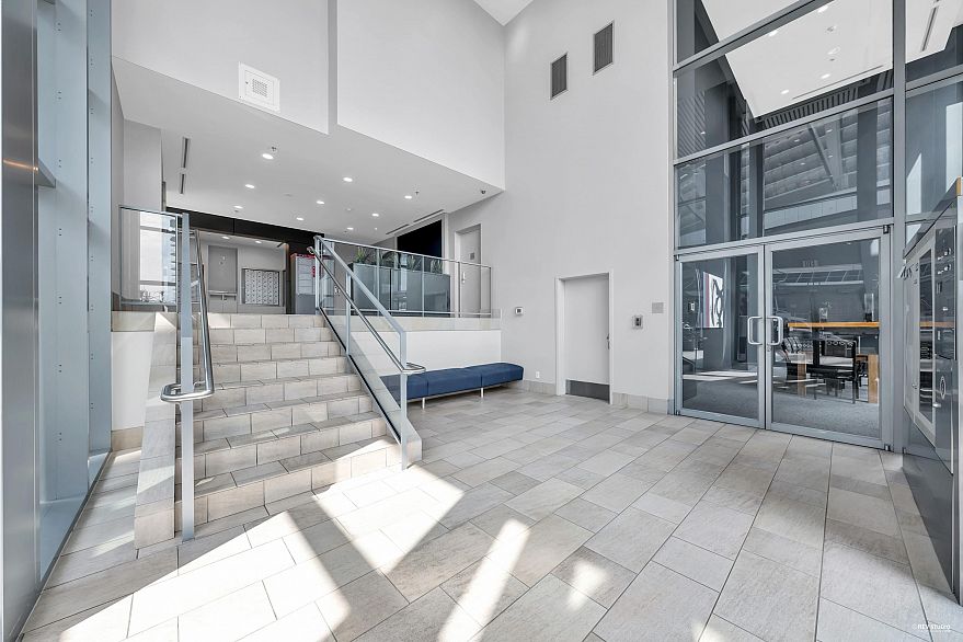 3201 111 W Georgia Street