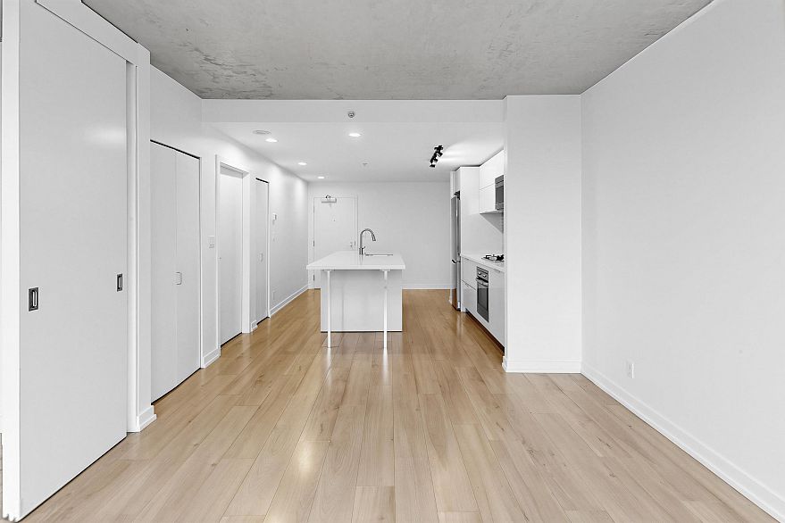 2702 108 W Cordova Street