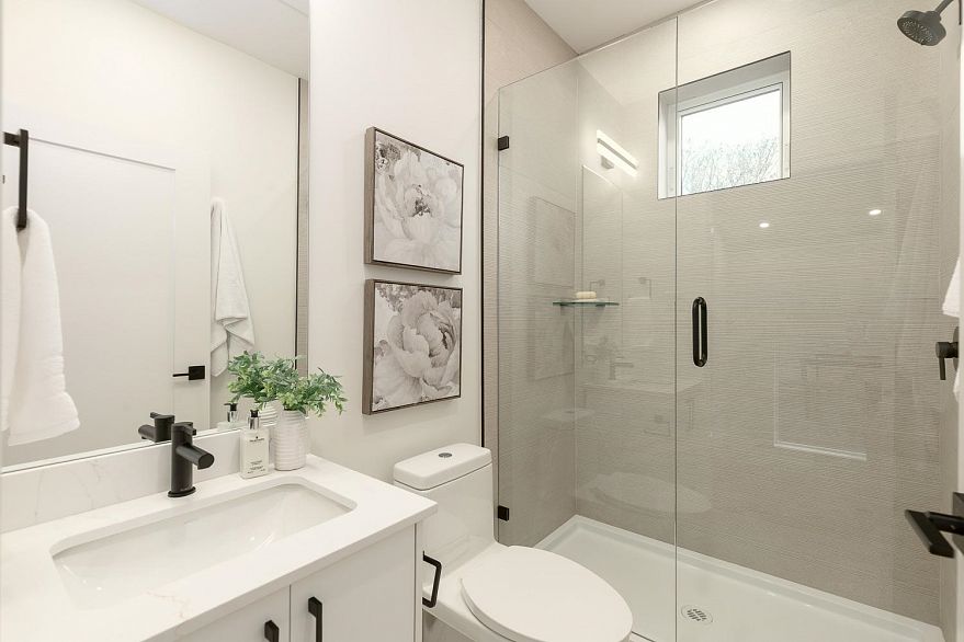 1 3508 E Pender Street