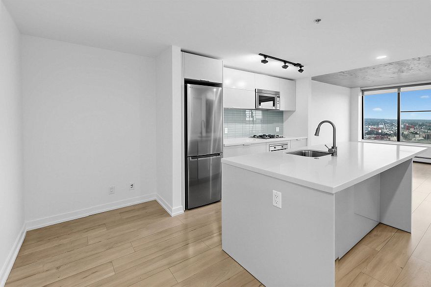 2702 108 W Cordova Street