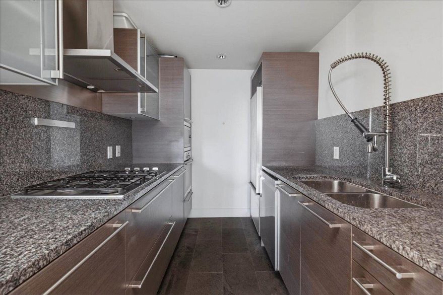 2206 1111 Alberni Street