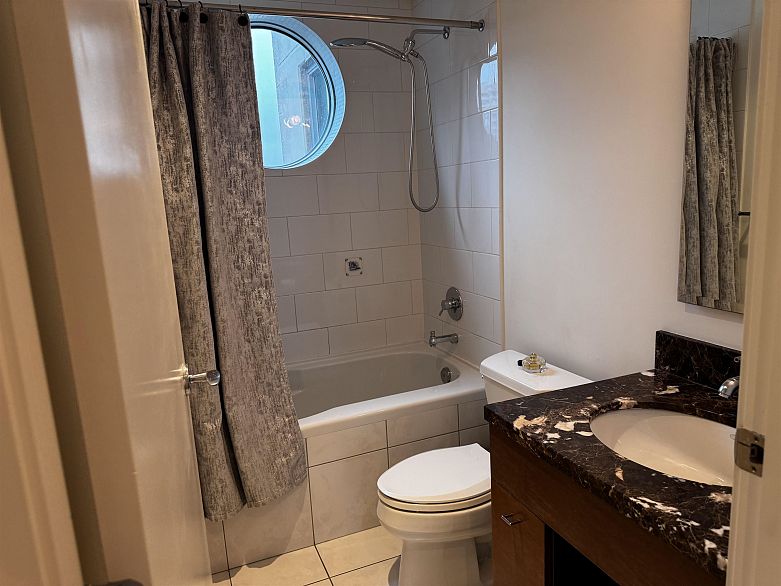 806 1005 Beach Avenue