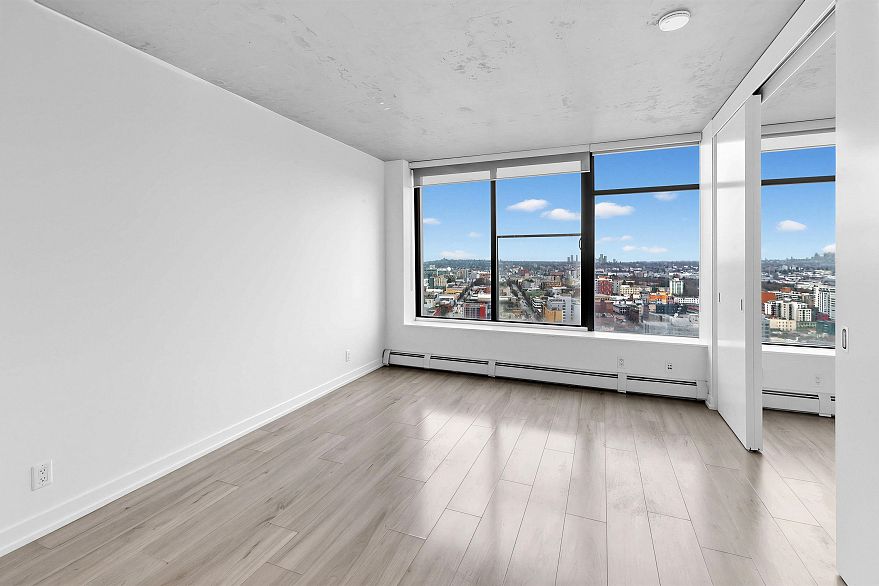 2702 108 W Cordova Street