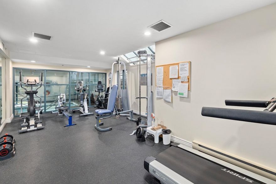 207 5760 Hampton Place