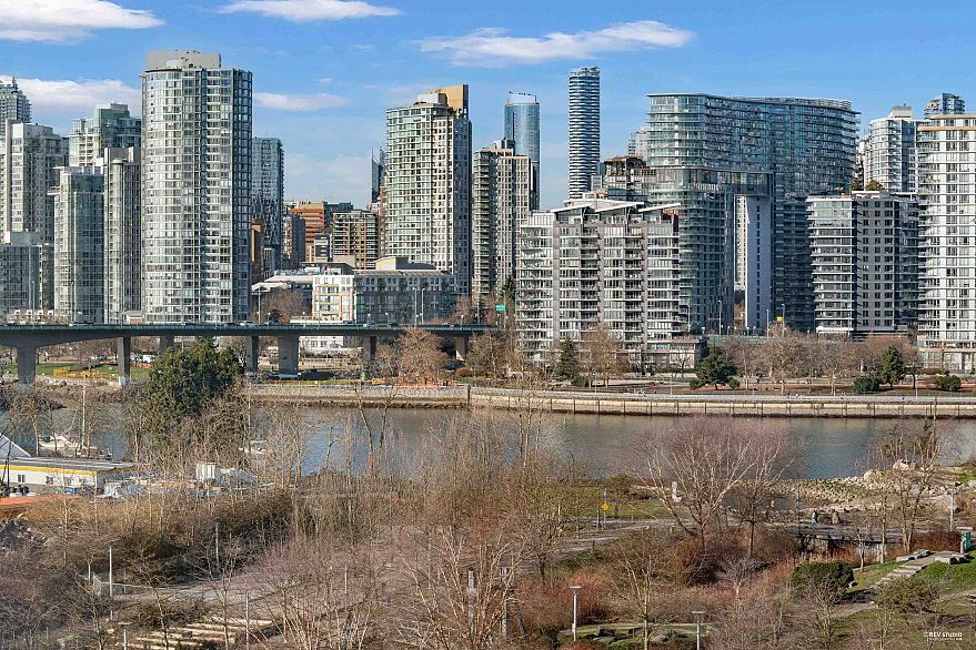 909 1708 Columbia Street