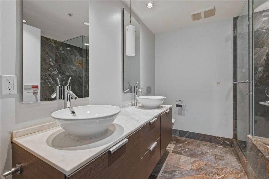 2206 1111 Alberni Street