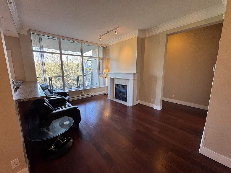 609 4685 Valley Drive