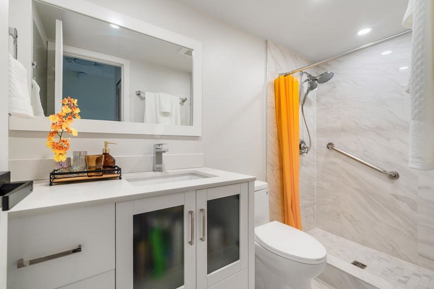 4A 1568 W 12th Avenue