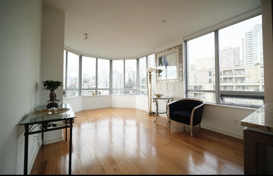 806 1005 Beach Avenue