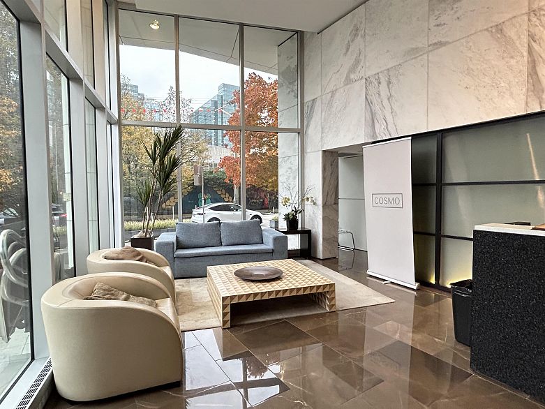 717 161 W Georgia Street