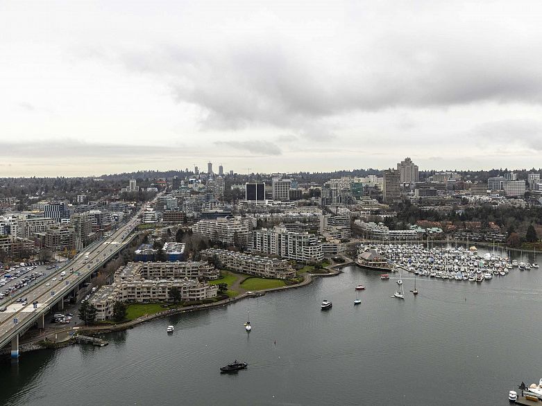 3805 1033 Marinaside Crescent