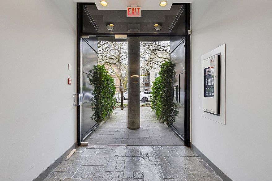 10 2156 W 12th Avenue