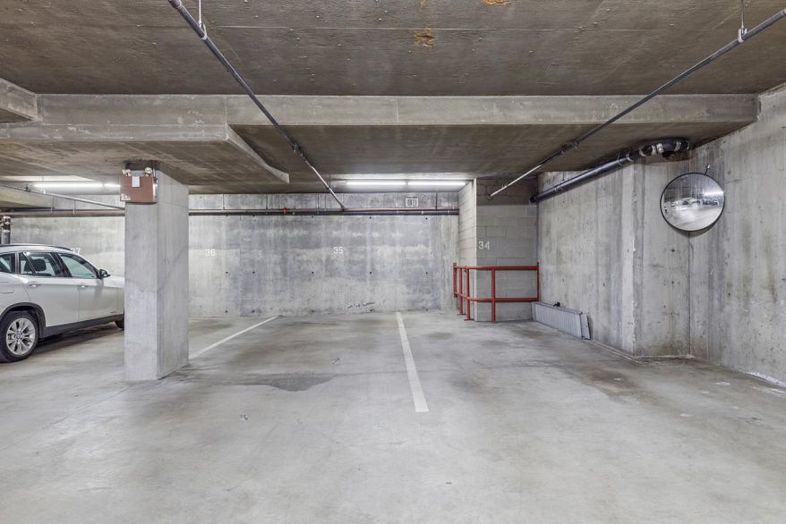 207 5760 Hampton Place