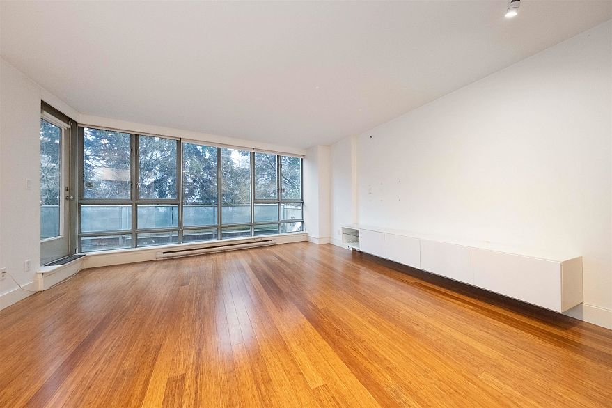 301 930 Cambie Street