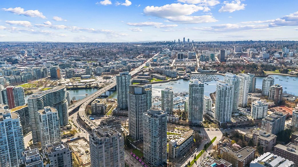 702 1008 Cambie Street