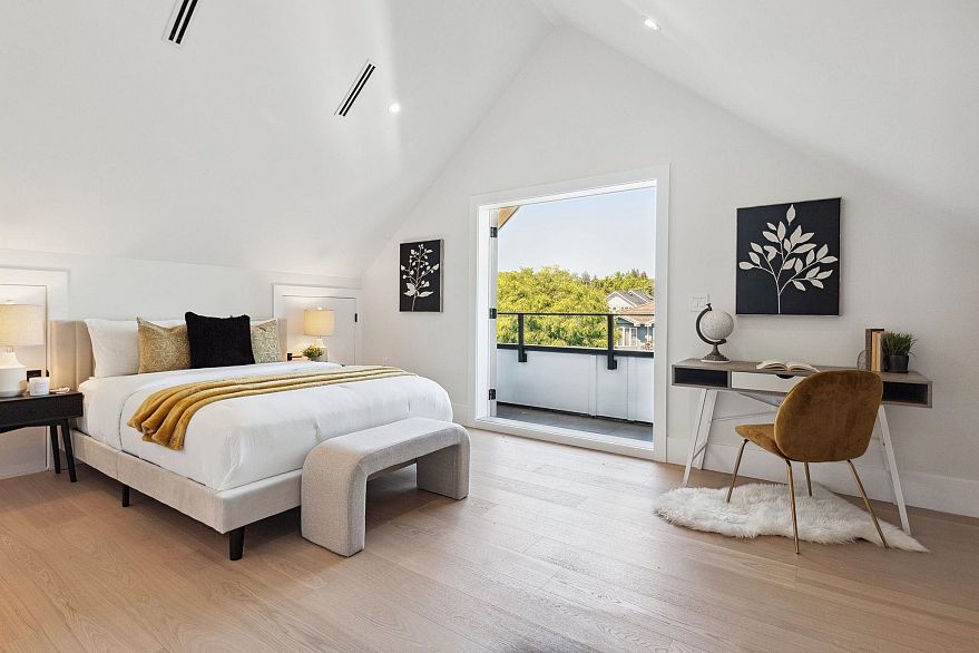 #1 2244 E 11th Avenue