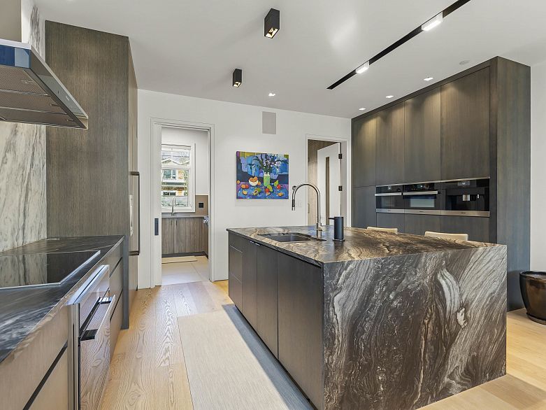 6021 Collingwood Place