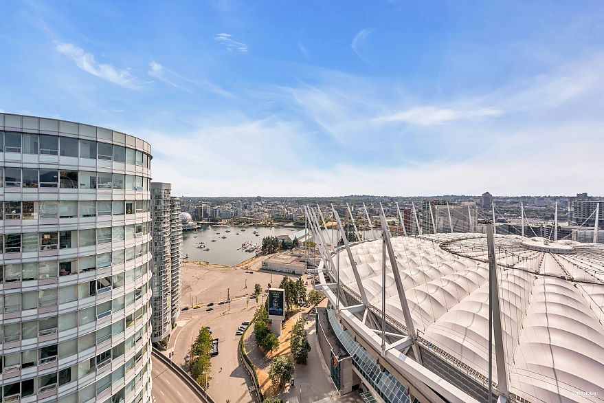 3201 111 W Georgia Street