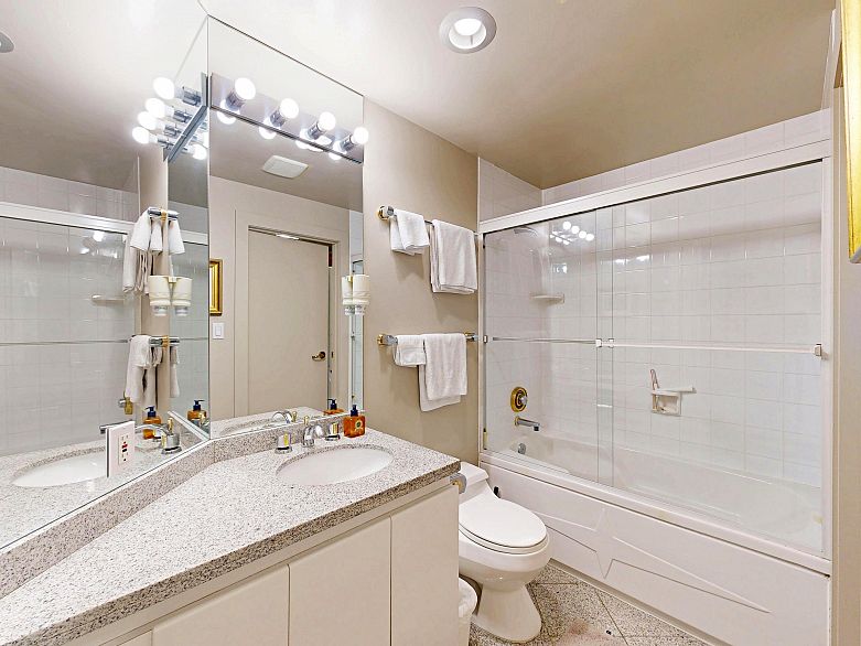 301 1888 Alberni Street