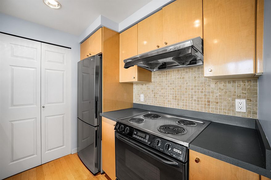 702 1008 Cambie Street