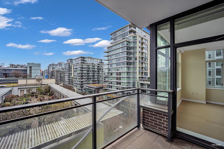 704 181 W 1st Avenue