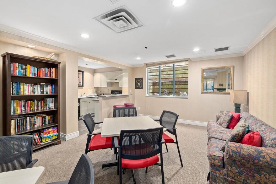 207 5760 Hampton Place