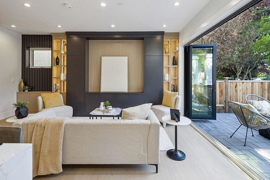 #1 2244 E 11th Avenue