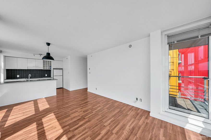 3201 111 W Georgia Street